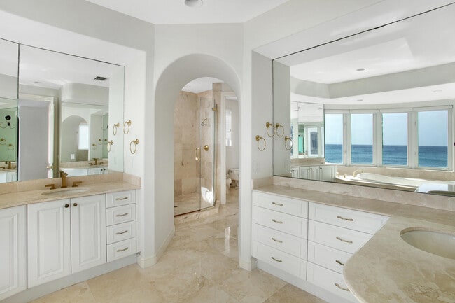 Building Photo - 2635 S Ocean Blvd