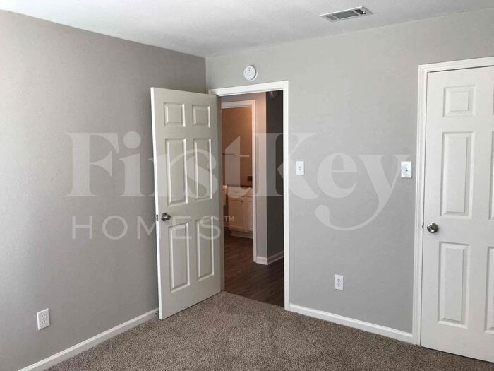 Building Photo - 4706 Whispering Falls Dr
