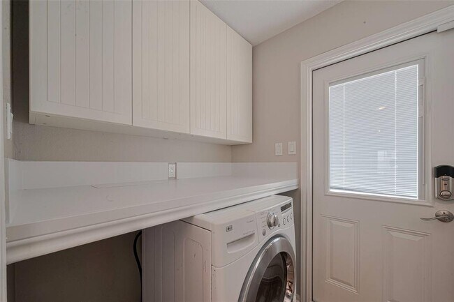 Building Photo - 927 Carlingford Ln