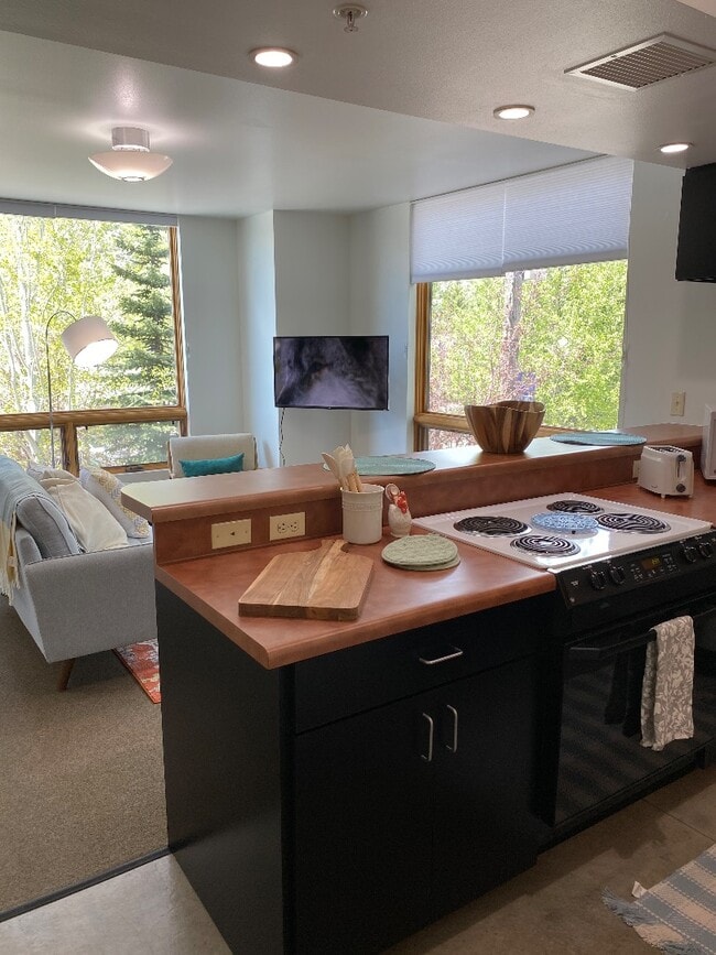 Building Photo - 420 US-89