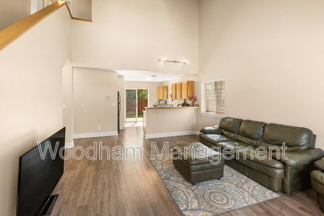 Building Photo - 306 Golden Valley Dr