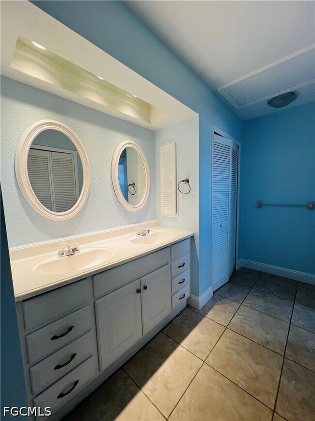 Building Photo - 1406 SE 2nd Pl