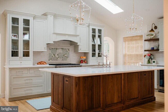 Building Photo - 2210 Boxmere Rd