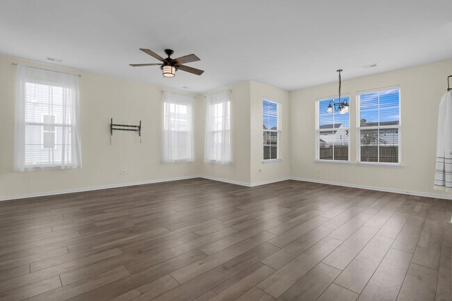 Building Photo - Modern Comfort & Easy Living in Ladson