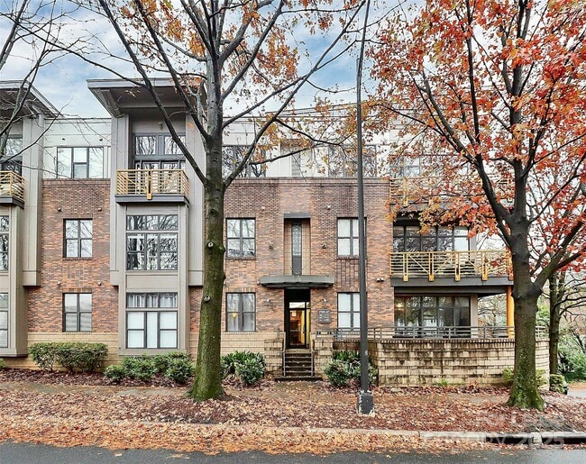 Building Photo - 712 N Davidson St