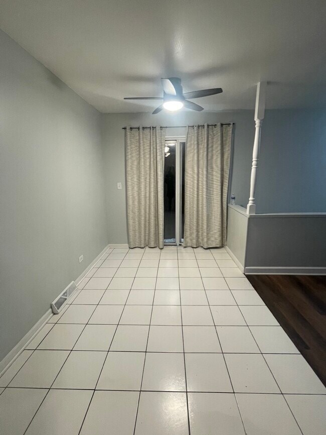 Building Photo - 533 Darlene Ln