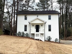 Building Photo - 3663 Heatherwood Dr NE