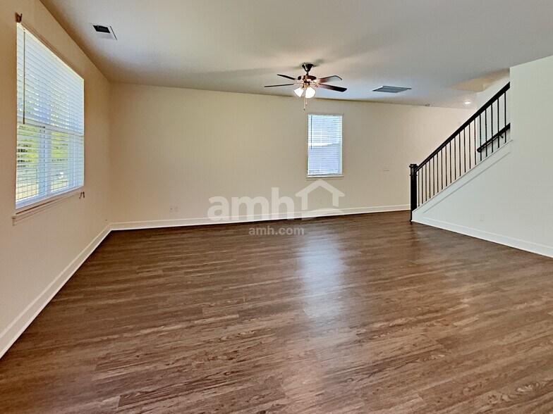 Building Photo - 4300 Longfellow Dr