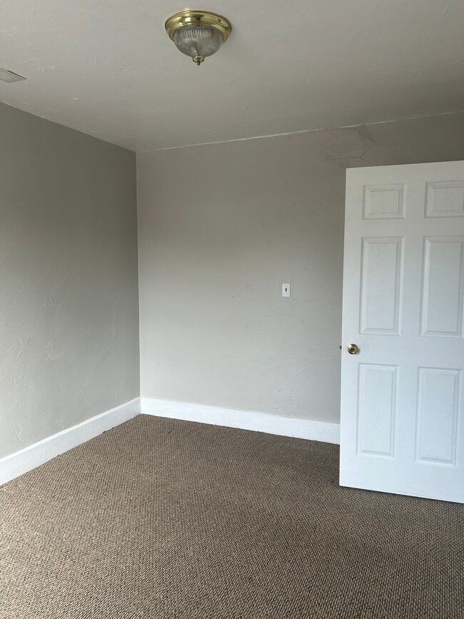 Building Photo - 204 N Water St