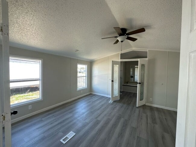 Building Photo - 1100 Rd 5894