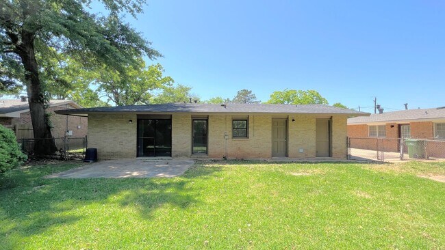 Building Photo - Beautiful 4-bedroom brick home