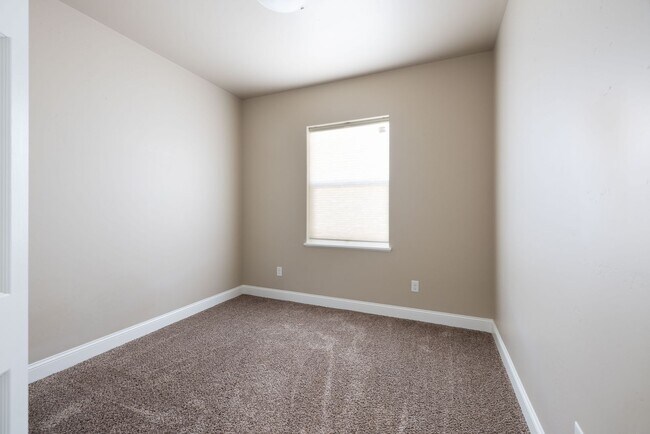 Building Photo - Newer 2 bedroom condo for rent!