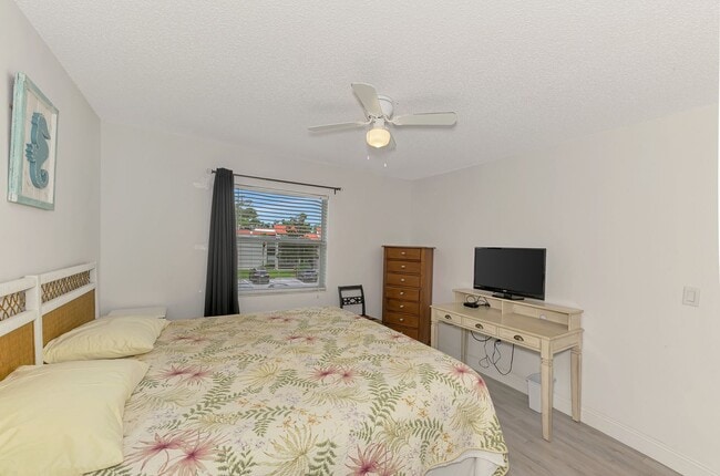 Building Photo - **AVAILABLE STARTING FEBRUARY 2026 FOR UP TO 6 MONTHS **