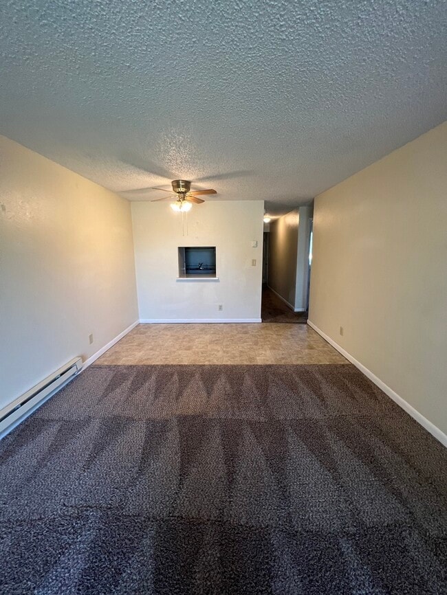 Building Photo - South Boise Duplex With Garage!