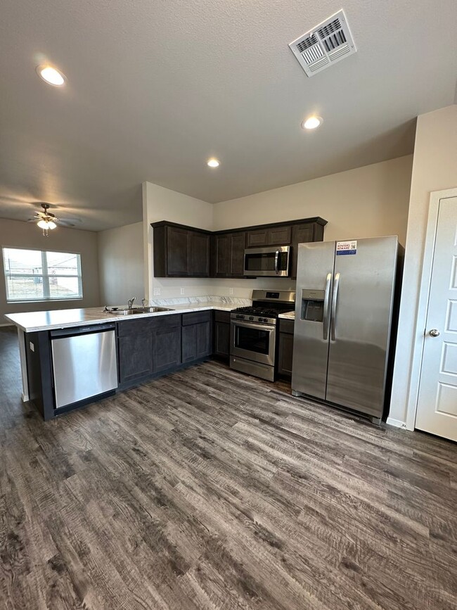 Building Photo - *Pre-leasing* Three Bedroom | Two Bath Hom...