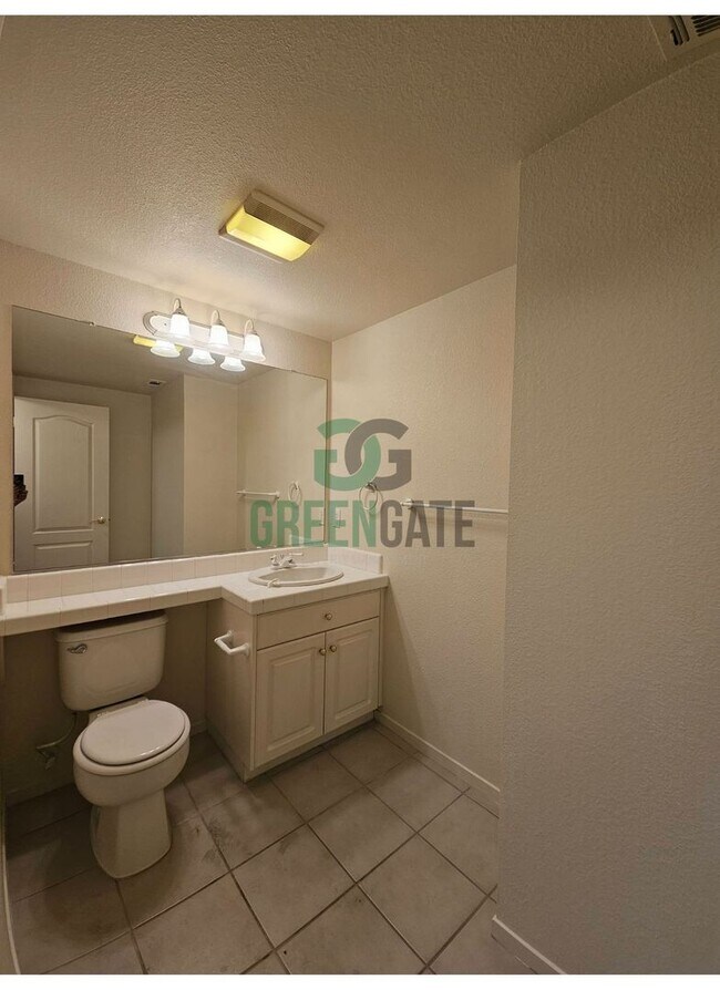 Building Photo - MOVE-IN SPECIAL $500 off first month!! Bea...