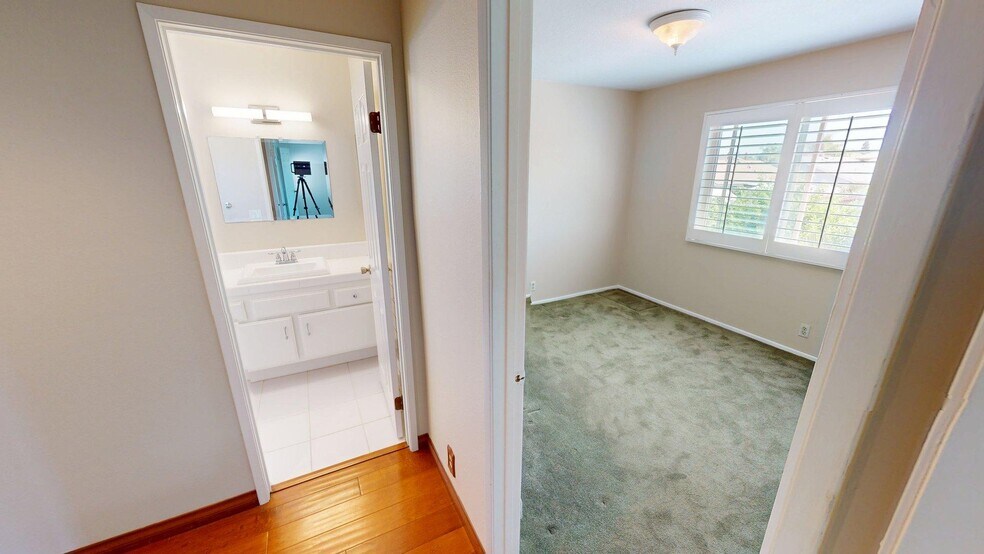 Building Photo - 2431 Deerfield Ct