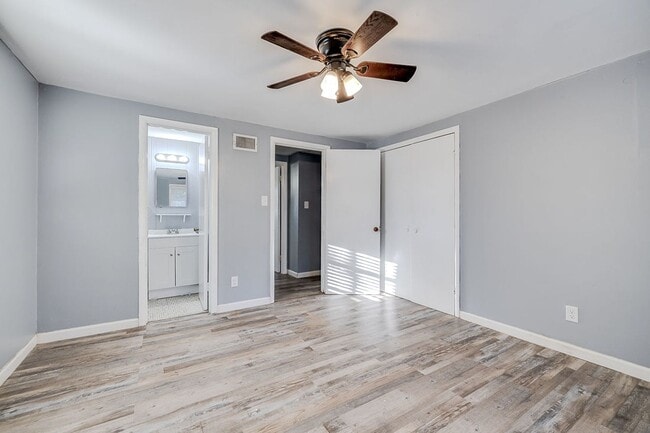 Building Photo - Charming 3-Bedroom 1.5 Bath Cottage-Style Bungalow with Open Floorplan and Kitchen Island