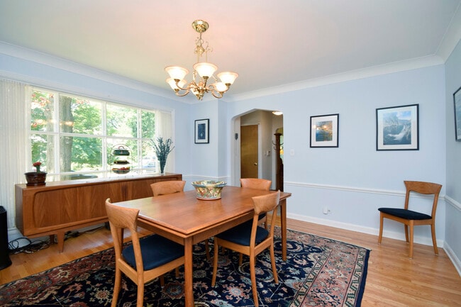 Building Photo - 319 Wesley Ave