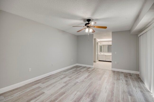 Building Photo - 1221 12th Ln