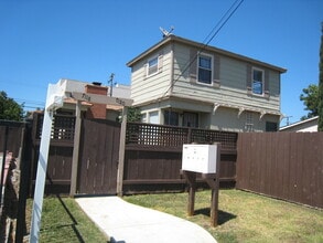 Building Photo - 7118-7122 Amherst Street