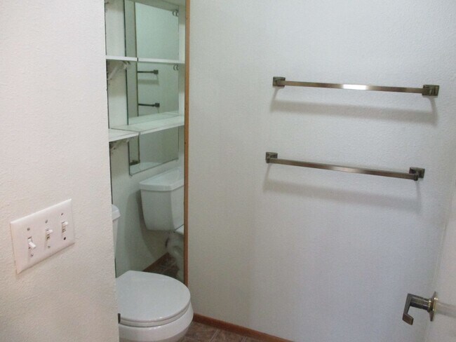 Building Photo - The Boardwalk in La Jolla 2 bdr 2 bath 3 floor!