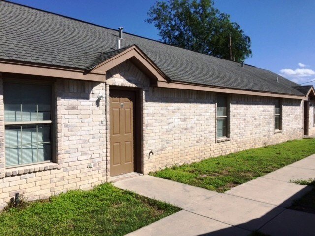 Building Photo - 1606 E Quail St