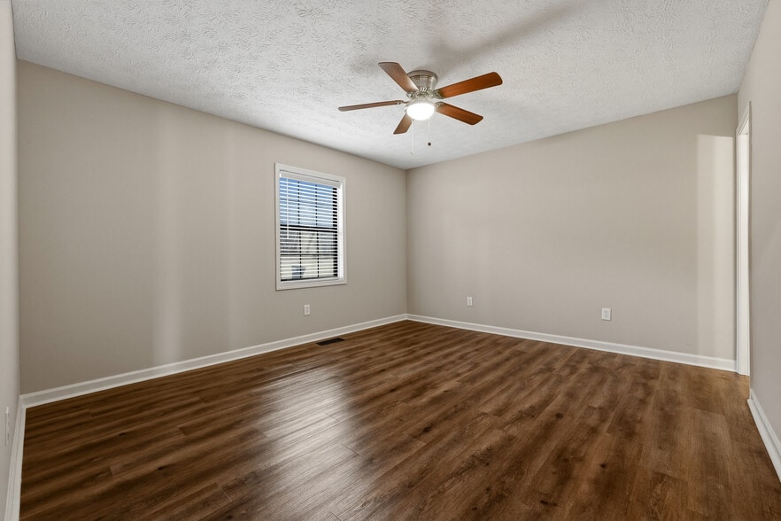 Primary bedroom - 4357 Marjorie Road Southwest