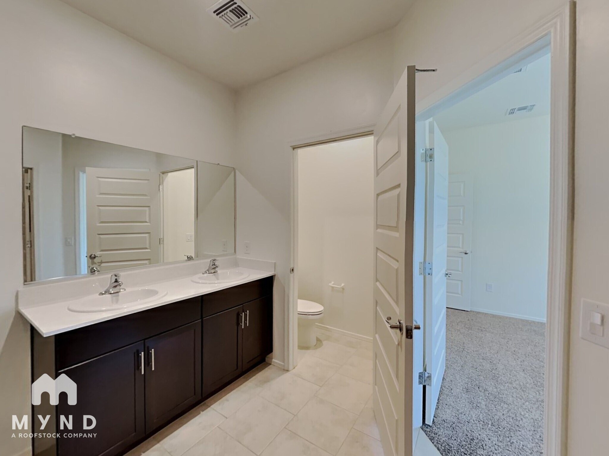 Building Photo - 2549 Calle Palta