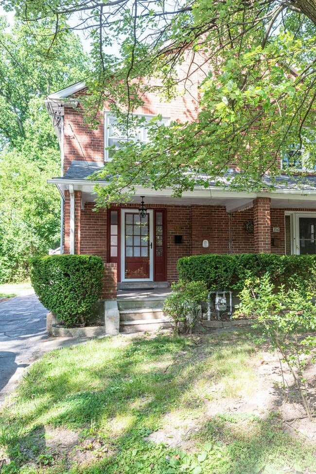 Building Photo - Twin Newly Renovated Brick Home in Lower Merion SD! Walk to park!