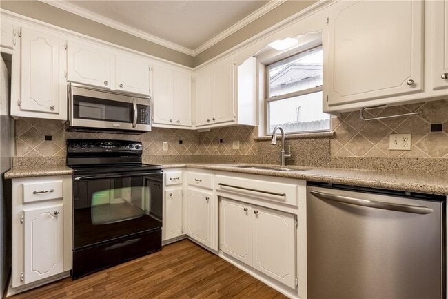 Building Photo - 3313 Meadow Ln