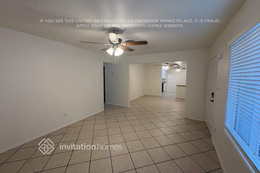 Building Photo - 7727 W Reade Ave