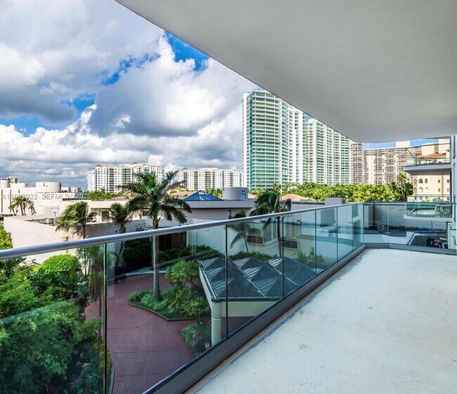 Building Photo - 19707 Turnberry Way