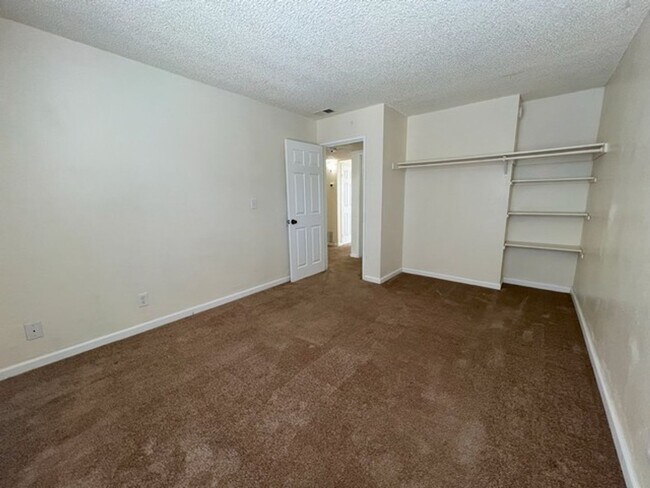 Building Photo - Ground Floor Two Bedroom with Community Pool