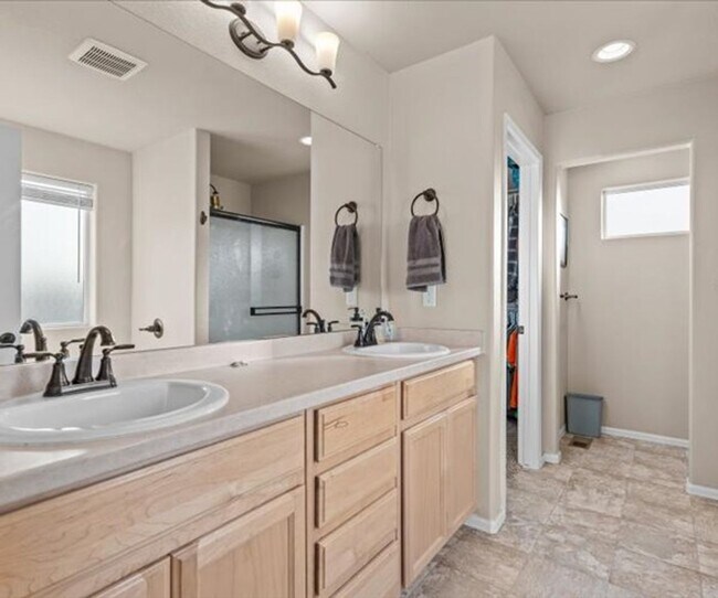 Building Photo - Modern 4-Bedroom Home in Desirable Promontory Neighborhood - Pet Friendly