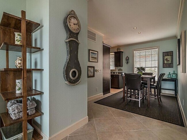 Building Photo - 7000 Seawall Blvd