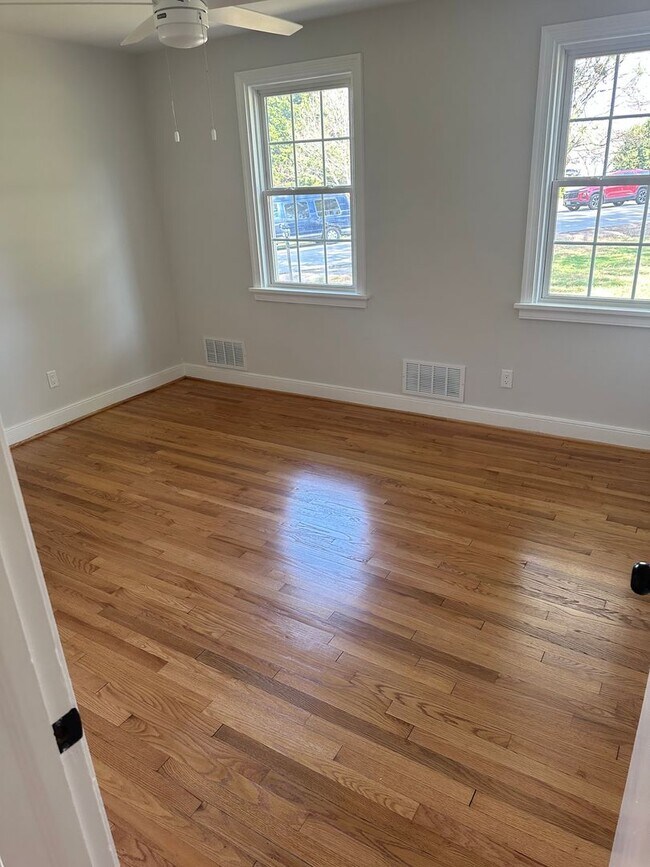 Building Photo - Renovated 3 bedroom 1 bath brick ranch