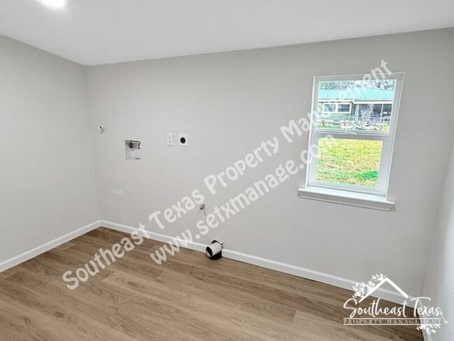 Building Photo - 5260 Landry Ln