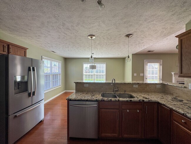 Building Photo - Beautiful 4 Bed 2 Bath Home in Fayetteville