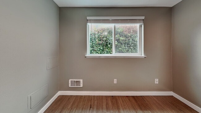 Building Photo - 1105 S Woodlawn St