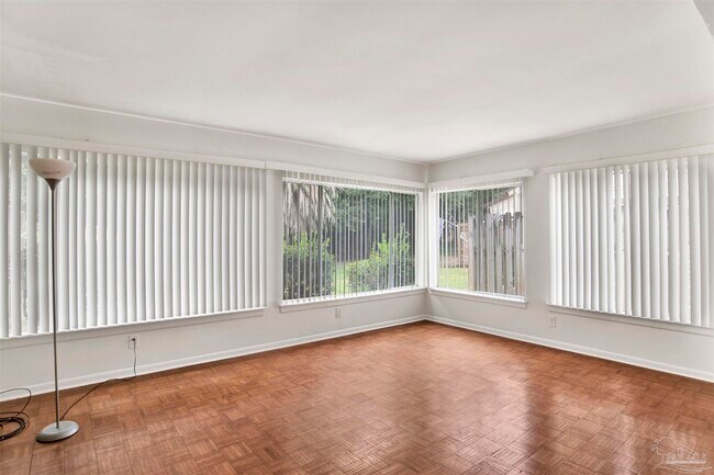 Building Photo - 4707 Huron Dr