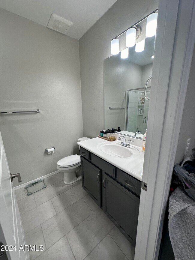 Building Photo - 2669 S Peppertree Dr