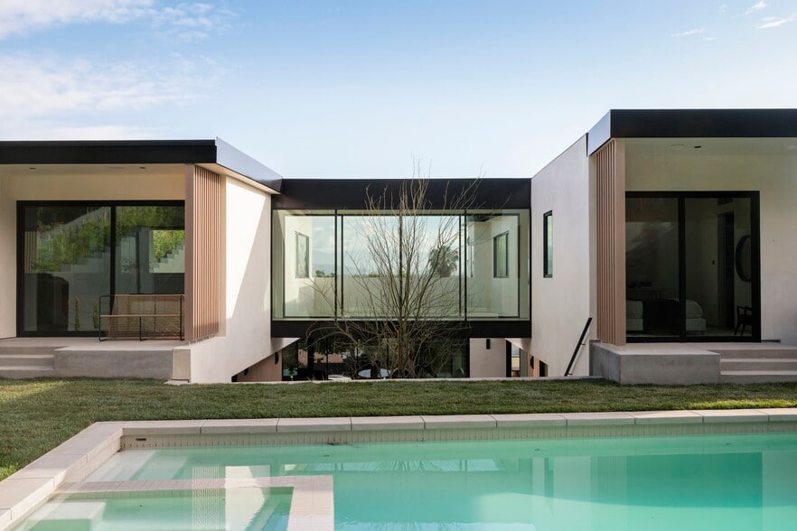 Building Photo - 5208 Sanchez Dr