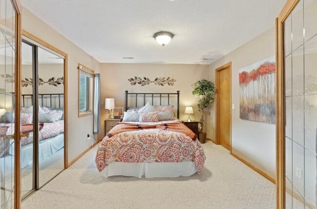 Building Photo - 1389 Camelback Dr