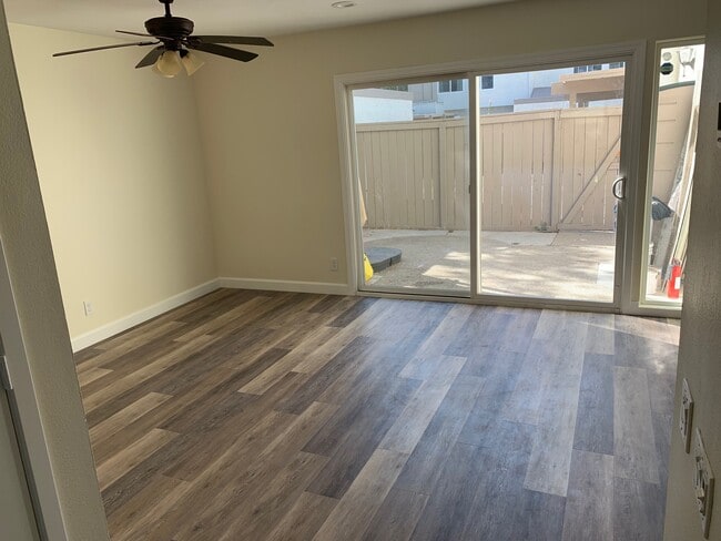 Building Photo - 16765 Barefoot Cir