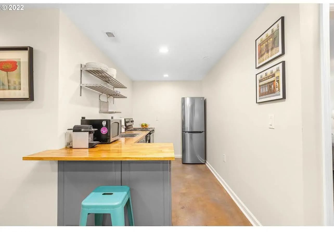 Building Photo - 405 NE 53rd Ave