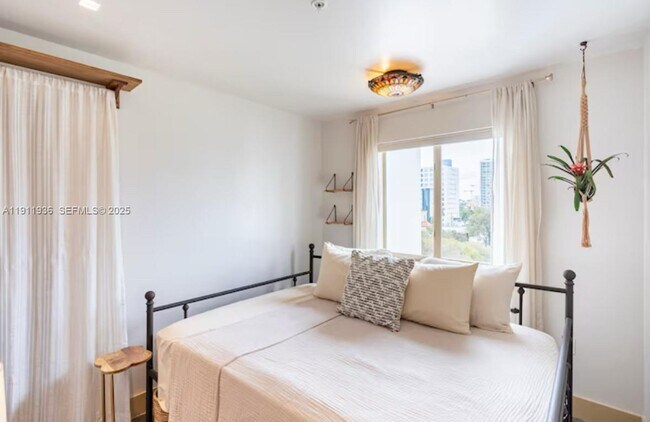 Building Photo - 481 NE 29th St