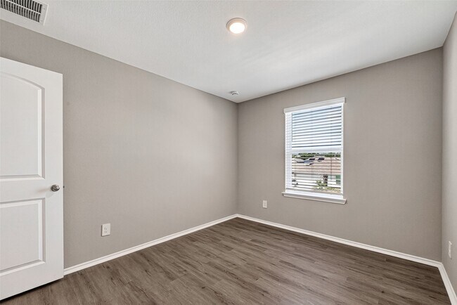 Building Photo - 14529 Lily Plns Dr