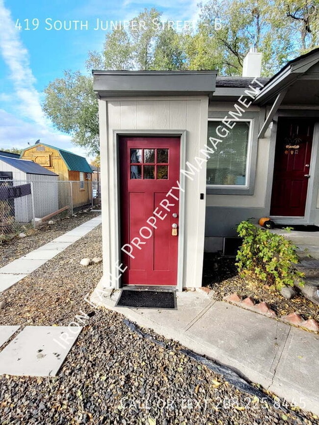 Primary Photo - 419 S Juniper St