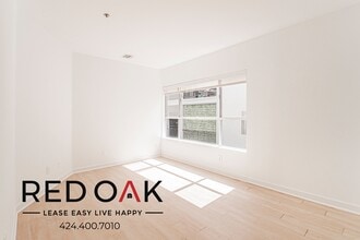 Building Photo - 939 Palm Ave